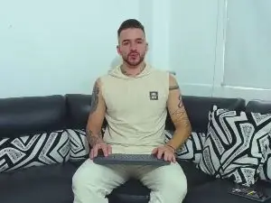Cam4 Watch Live Sex Cams of tommy_320