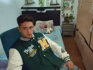 Cam4 Free Porn Cam of santiagoo