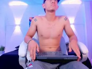 Cam4 Live Porn of AxelFalcon