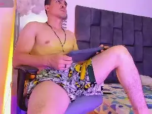 Cam4 Nude Webcam of Chris_Harriss