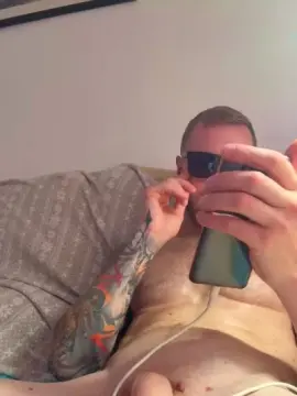 Cam4 Live Porn of emanuilxxx2