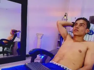 Cam4 Private Sex Chat of Tommy_West_