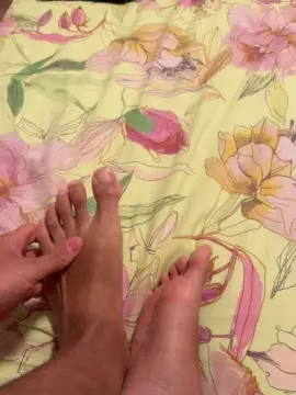 Cam4 Watch Live Sex Cams of Farfallone90