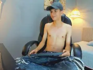 Cam4 Nude Webcam of maxim_rod
