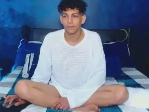 Cam4 Free Porn Cam of ValerioLatin19