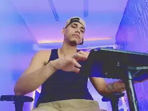 Cam4 Free Live Porn of Dominic_Max