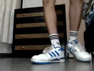 Chaturbate Live Sex Cam of adrian_falcon