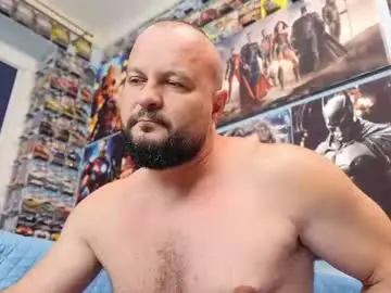 Chaturbate Live Sex Cam of muscular_bear
