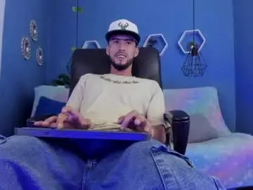 Chaturbate Live Sex Cam of harold_999