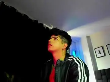 Chaturbate Nude Webcam of lylebennett_