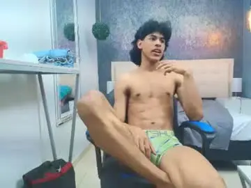 Chaturbate Sex Cam of zayn_fox32