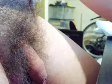 Chaturbate Live Sex Cam of smallhairyuncut