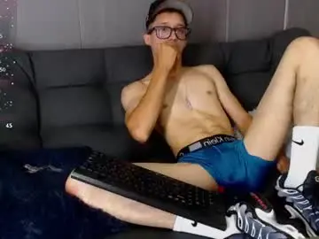 Chaturbate Sex Cam of skinny_bigcock20