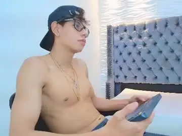 Chaturbate Live Sex Cam of lenny_knox2