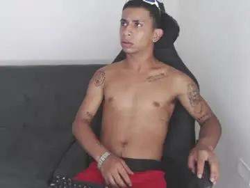 Chaturbate Live Sex Cam of alphas_latins