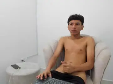 Chaturbate Live Sex Cam of stiven_cum2
