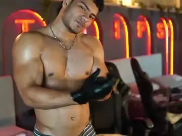Chaturbate Live Sex Cam of andrewcollen