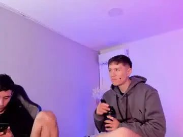 Chaturbate Live Sex Cam of handsomeboys19