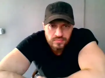 Chaturbate Live Sex Cam of titan_heart