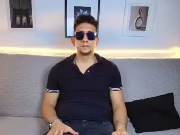 Chaturbate Best live sex cam show of emiliocum_24