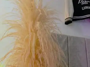 Chaturbate Live Sex Cam of liiamluna