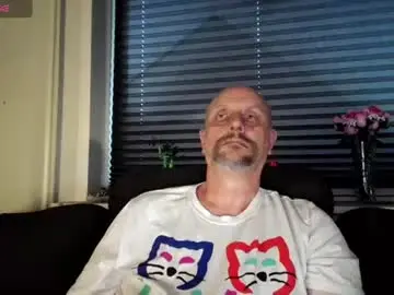 Chaturbate Live Sex Cam of hardmrlazy