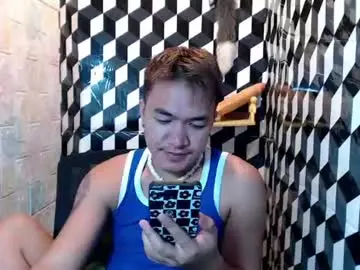 Chaturbate Live Sex Cam of petitehugecockxnxxx