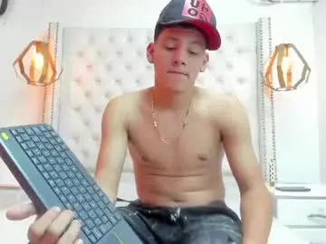 Chaturbate Best live sex cam show of carl_west2