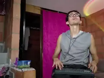 Chaturbate Live Sex Cam of jhosuamoore2
