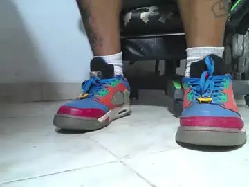 Chaturbate Live Sex Cam of srfindomfeet_