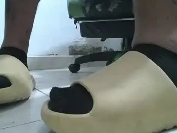 Chaturbate Live Porn of srfindomfeet_