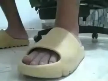 Chaturbate Free Porn Cam of srfindomfeet_
