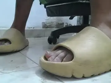 Chaturbate Best live sex cam show of srfindomfeet_