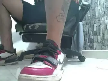 Chaturbate Live Porn of srfindomfeet_