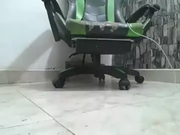 Chaturbate Live Sex Cam of srfindomfeet_