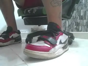 Chaturbate Live Porn of srfindomfeet_