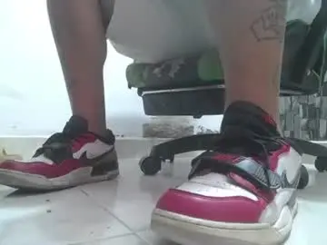 Chaturbate Watch Live Sex Cams of srfindomfeet_