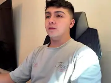 Chaturbate Live Sex Cam of aron__cooper