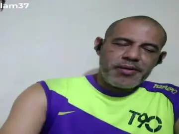 Chaturbate Live Sex Cam of retlam37