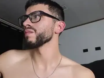 Chaturbate Free Porn Cam of phantom_bigger1