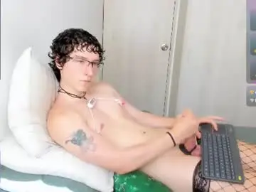 Chaturbate Watch Live Sex Cams of curlyytwink