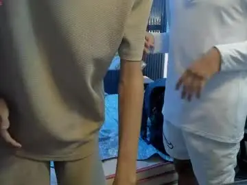 Chaturbate Live Sex Cam of dark_desiree18