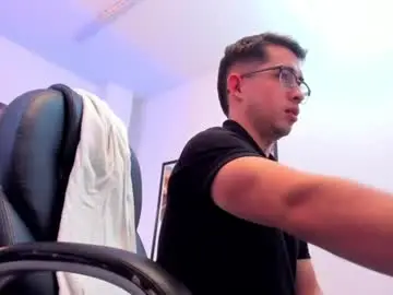 Chaturbate Live Porn of tommas_johnson