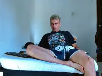Chaturbate Live Sex Cam of bray_hotboy
