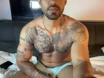 Chaturbate Live Sex Cam of myke_esthetic