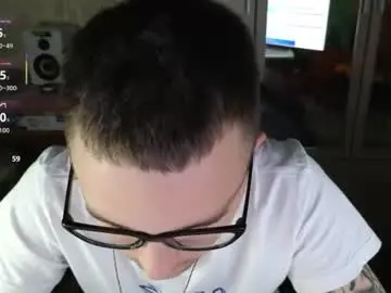 Chaturbate Free Porn Cam of golden_boyyy21