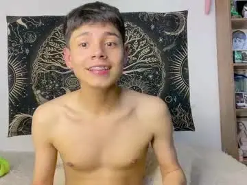 Chaturbate Live Sex Cam of andy_belier