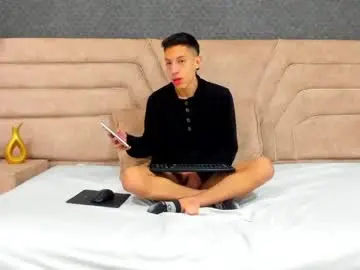 Chaturbate Best live sex cam show of thiagos19