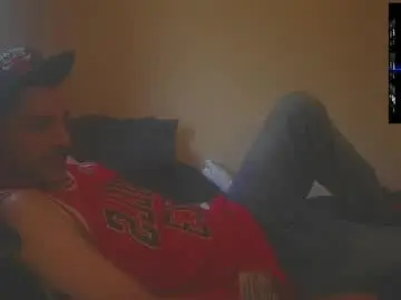 Chaturbate Live Sex Cam of bigcawwwk