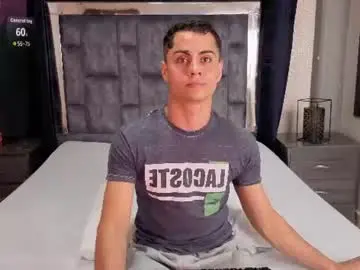Chaturbate Live Sex Cam of leomonnroe